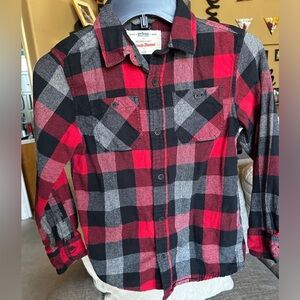 Urban pipeline boys long sleeve flannel. Size small (8). Red/Black/Gray